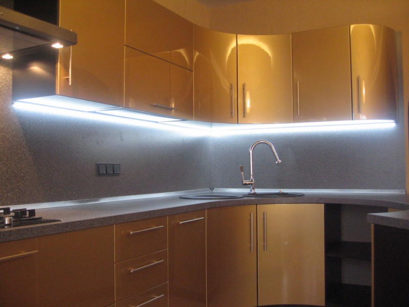 Светильники для подсветки кухни под шкафами