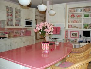 Бело-розовая кухня