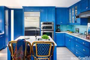 Как обустроить синюю кухню